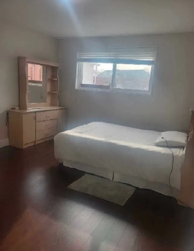 Master Bedroom For Rent Image# 2