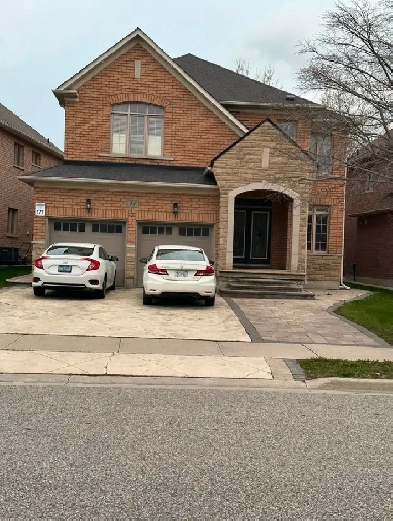 Master bedroom in house for 2 girls in Brampton Image# 1