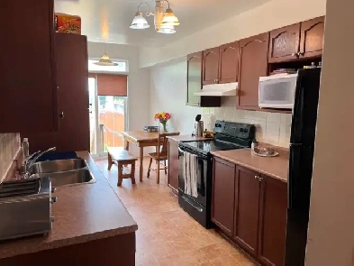 KANATA North SPACIOUS TOWNHOUSE September 1st Image# 8