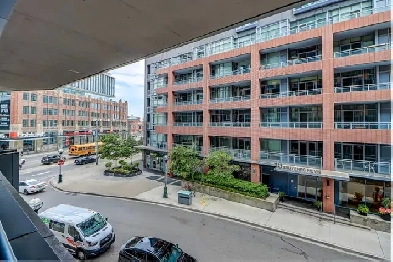 Luxury Furnished One Bedroom Condo Lakeshore/Bathurst Image# 3