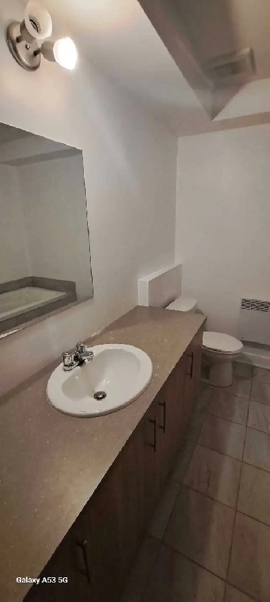 5  1/2 à louer Image# 2