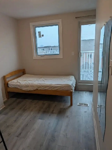 For Female 3rd Flr Large Room Balcony Parking @York University Image# 5