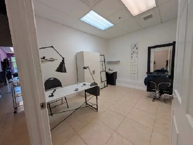 Room for rent in hair salon, good for esthetician/RMT/nails Image# 1