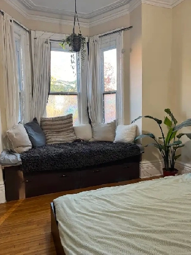 Huge Room available in Kensington Market House Image# 5