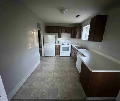 Inner City Fourplex Suite For Rent!! Image# 6