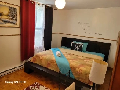4 1/2 entièrement meublé, disponible – 2BR furnished, available Image# 1