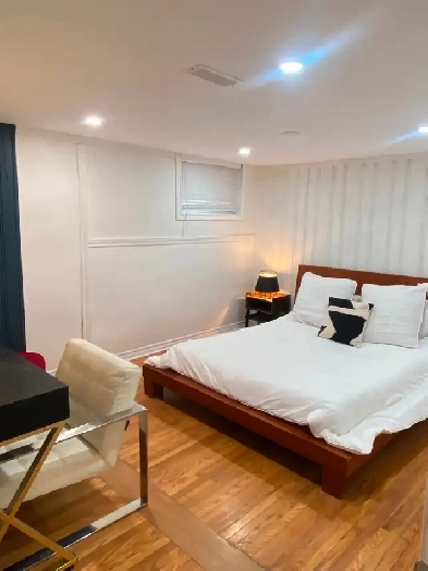 Large furnished room Image# 1