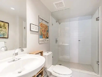 Private Room   Private Bathroom – All-Inclusive High-Rise Image# 7