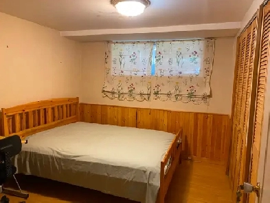 Female student room for rent - Walk to Algonquin (all inclusive) Image# 8