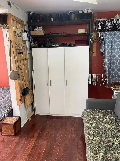 Short-term sublet available for a female in a shared room! Image# 4