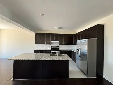Master Bedroom & Bathroom in Townhouse 1st floor - Brampton Image# 6