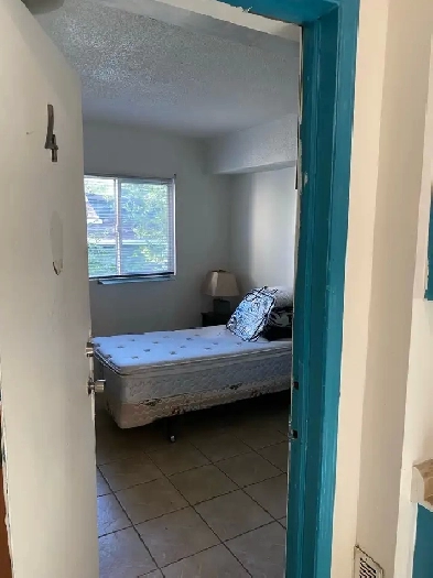 imm poss CenterSt16Av studio Shared bathroom Image# 1