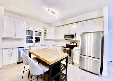 Top Floor 3BR Condo Unit - Bright, Spacious Corner Unit Image# 1