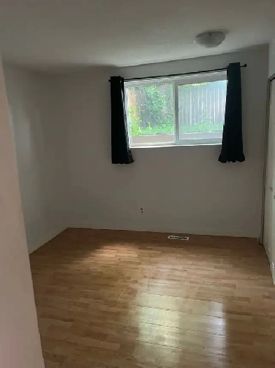 Room for rent, 15 min walk to CTrain Image# 2