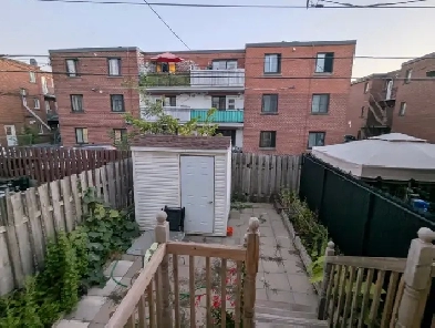 Grande chambre dans une maison a Montréal 700$ Image# 2