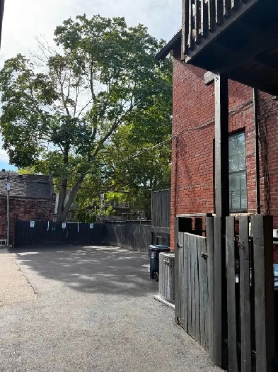 PARKING SPOT FOR RENT -DOWNTOWN TORONTO / HURON - BERNARD / Image# 1
