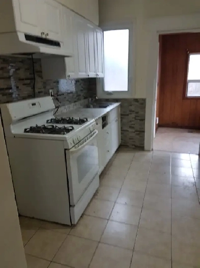3 BEDROOM AVAILABLE Image# 3