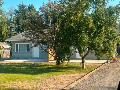 FURNISHED 2 BED 1 BATH RENOVATED GROUND LEVEL 1/2 DUPLEX ON HART Image# 1