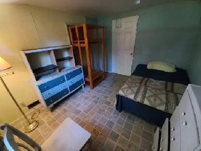 ROOMs - Quiet, Clean - near Georgian College Image# 1