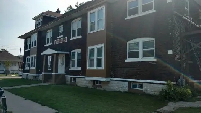 Large 2 Bedroom, Walkerville, $1500 All Inclusive Image# 1