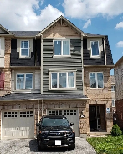 Immaculate 3-Bedroom Townhouse for Rent in Mount Pleasant Image# 3