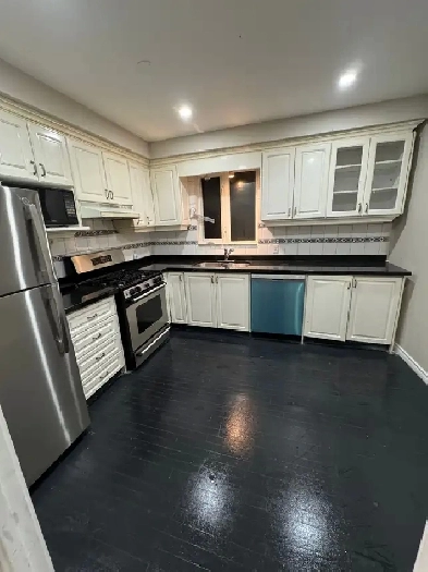 Main Level Room for rent at Port Credit Mississauga Image# 2