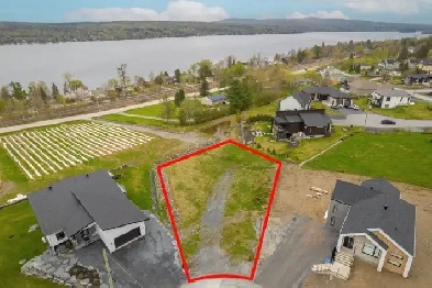 Terrain à vendre avec vue imprenable sur le Lac Magog! Image# 1