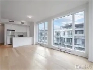 GRIFFINTOWN LARGE 2 BEDROOM WITH GREAT VIEW NEAR METRO GARAGE ! Image# 1