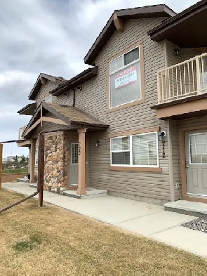 1 bed   Den Johnstone Park Condo! Maintenance FREE!! Image# 1