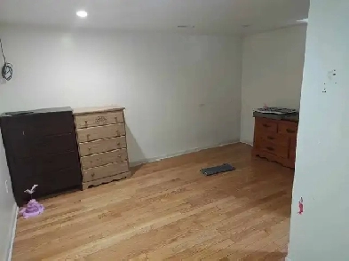 Private room for rent   with walkin bathroom Image# 3