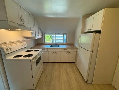 2 Bedroom-Cozy, Perfect for Students,Close to Queens Image# 7