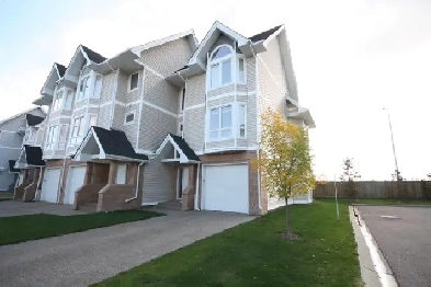 Fully Furnished Executive Townhouse - With a view! Image# 1