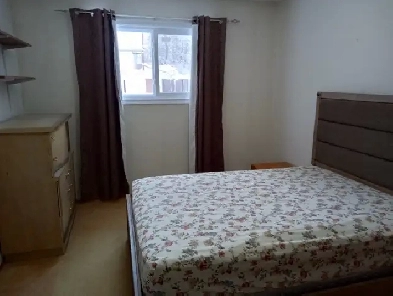 Room for rent near the U of M with separate bathroom - $650/mth Image# 1