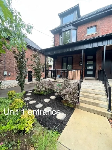 Little Italy - 3 Bed   1 bath   laundry   parking available Image# 1