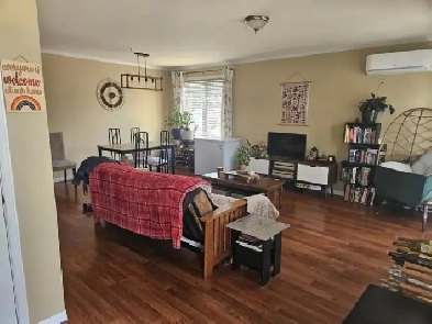 Appartement style condo à louer (5 1/2) pour Octobre ou Novembre Image# 1