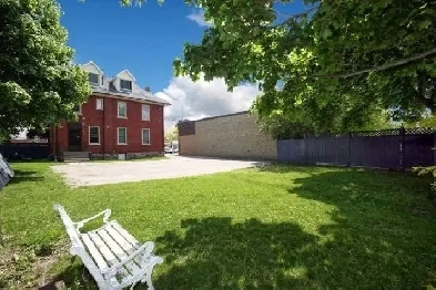 2 bed above ground flat $2400 or 1200 Master Bedroom shared Image# 1