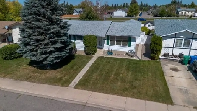 JUST LISTED   OPEN HOUSE | 1513 25 Ave N Image# 4