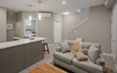 1 Bed, 1 Bath Townhouse in Island Lakes available for Sublet! Image# 3
