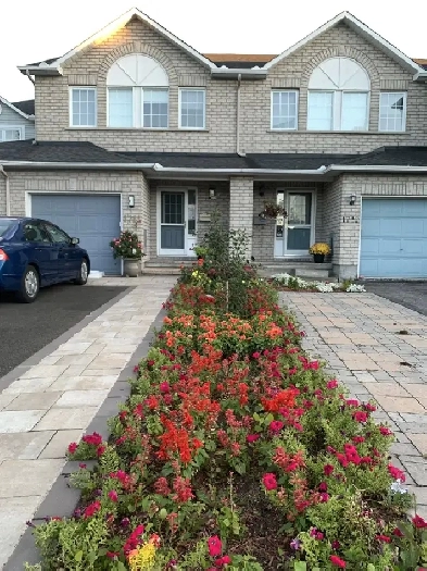 1714 Jobin Crescent Gloucester close to LRT and bus station Image# 1