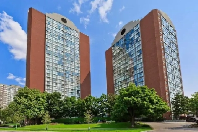 Condo 2 Bed 2 Bath 27th Floor Lake facing Prime location Image# 1