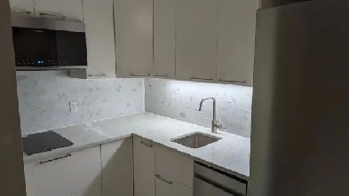 Studio in the Heart of Downtown Hull - 1x Parking Included Image# 10