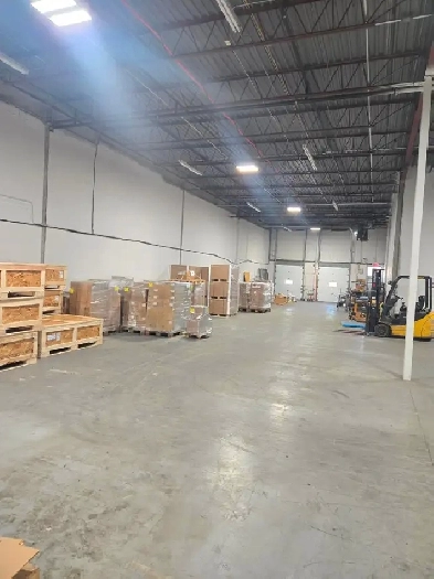 WAREHOUSE MONTRÉAL À LOUER $12 et plus au pied carré Image# 1