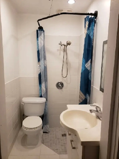 Near Metro monk. room for rent. Image# 10