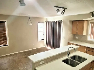 House for rent in Saddleridge NE $2000 60%utilities-Ready Now Image# 8