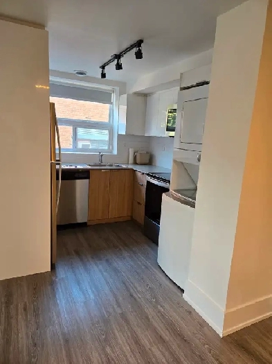 2 Bedroom Apartment for Rent North York Balcony Ensuite Laundry Image# 3