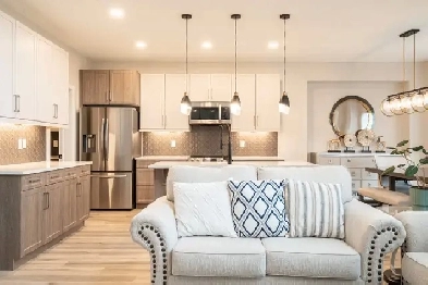 Former Show Home in Prairie Pointe Image# 2