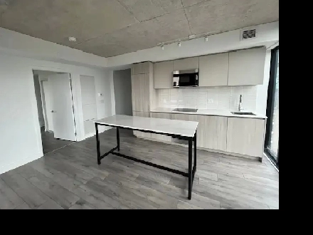 guest room in a new condo 2b 2b near TMU Toronto to rent  in Sep Image# 2