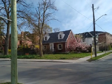 4 Bedroom House Uptown Waterloo - Perfect for Mature Students! Image# 2