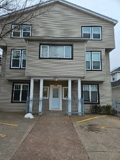 Sept 1st New Reno Large One Bright Bedroom Center Halifax Image# 2