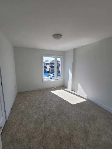 Room for rent with shared bathroom Image# 2